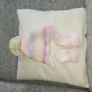 Baby North Face hat and gloves set